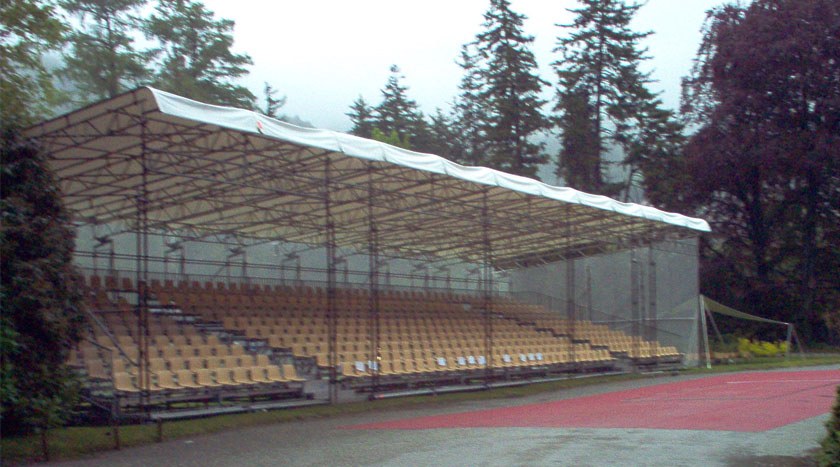 Layher Allround Fassadengerüst 2023 m² gebraucht · Stahlböden, Feld 2,57 m, Breite 1,09 m