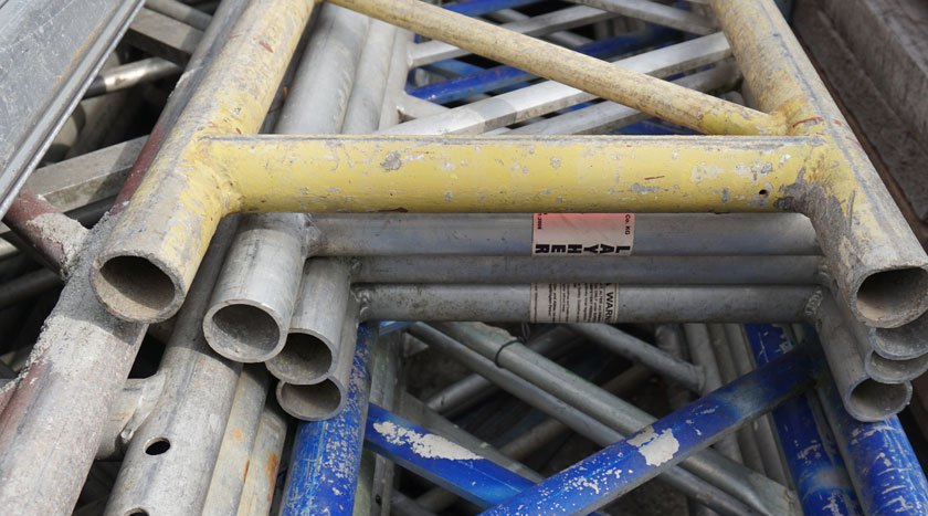 Layher Blitz 100 Dachfanggerüst 102 m² gebraucht · Robustboden, Feld 2,57 m · Basisausstattung
