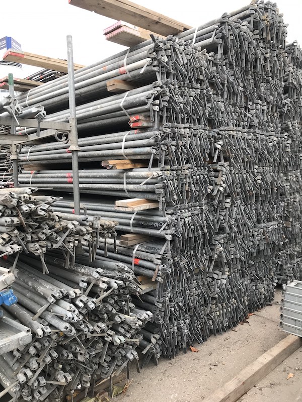 Layher Allround Fassadengerüst 5513 m² gebraucht · Stahlböden, Feld 3,07 m, Breite 1,09 m