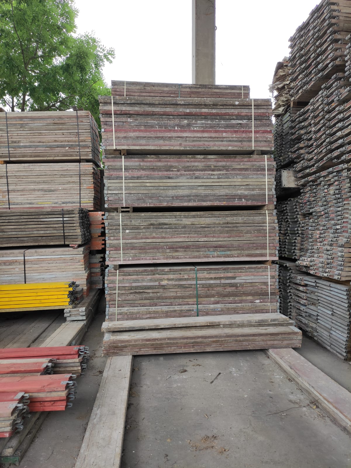Plettac SL 70 Fassadengerüst 1035 m² gebraucht · Holzbohlen, Feld 2,50 m · Basisausstattung