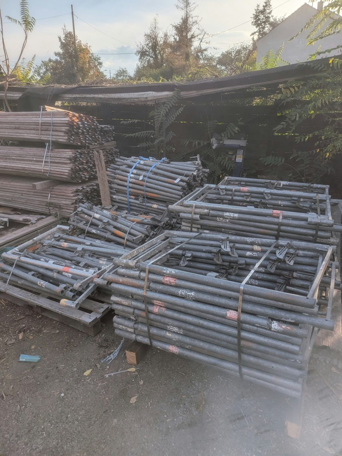 Layher Blitz und Allround – Großposten, gebrauchte Teile im Lager