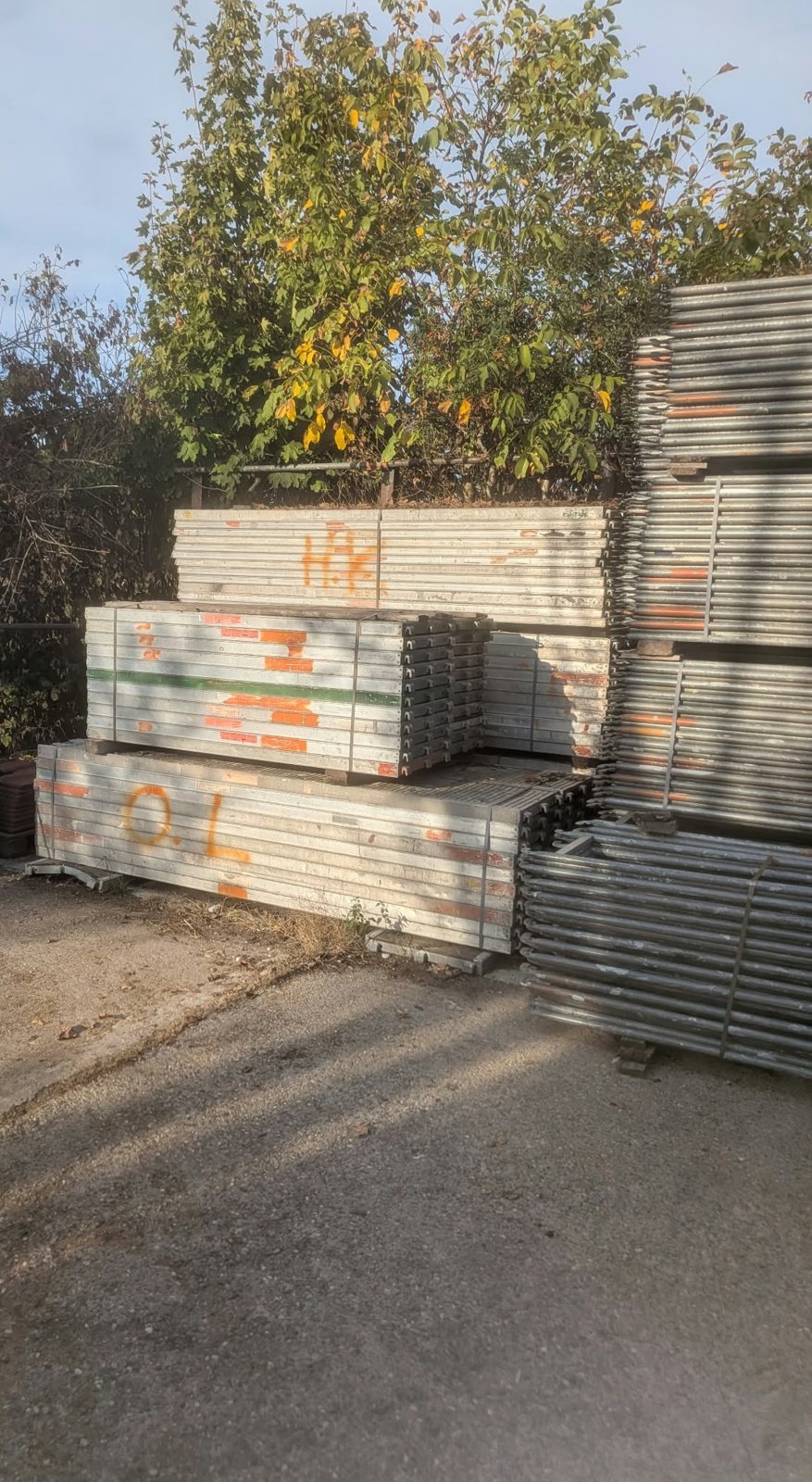 Layher Blitz und Allround – Großposten, gebrauchte Teile im Lager